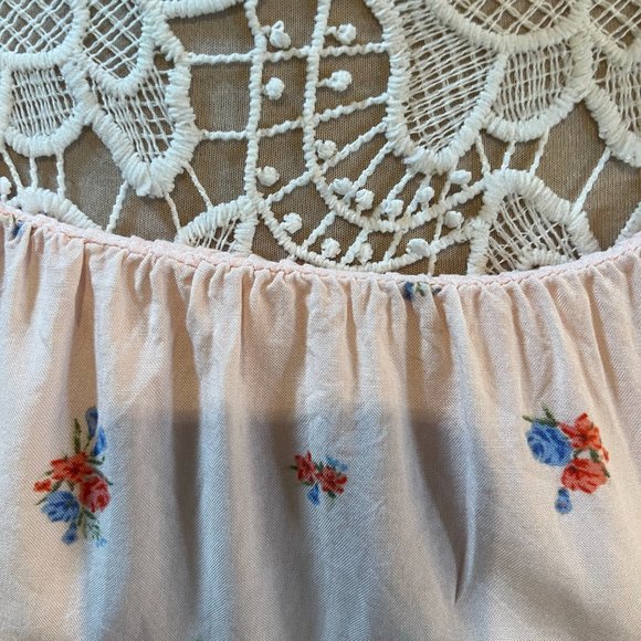 621 EUC Forever 21 Floral Crop Top - Picture 4 of 6